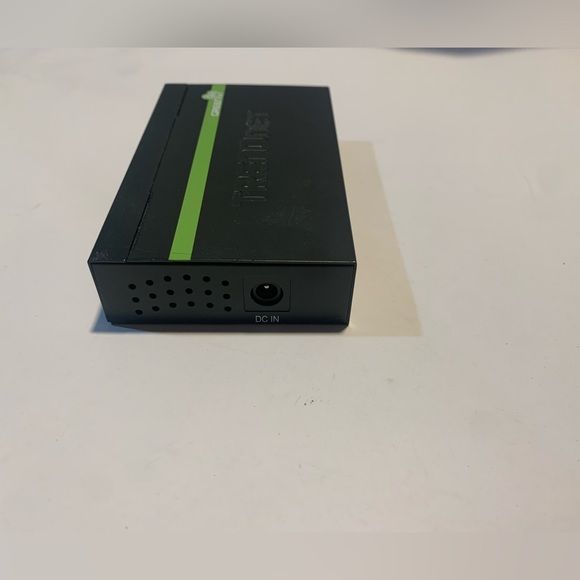 TRENDnet TEG-S50g 5-Ports External Gigabit Ethernet Switch - Picture 4 of 6